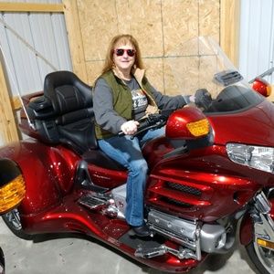 Meet your Posher, Monica